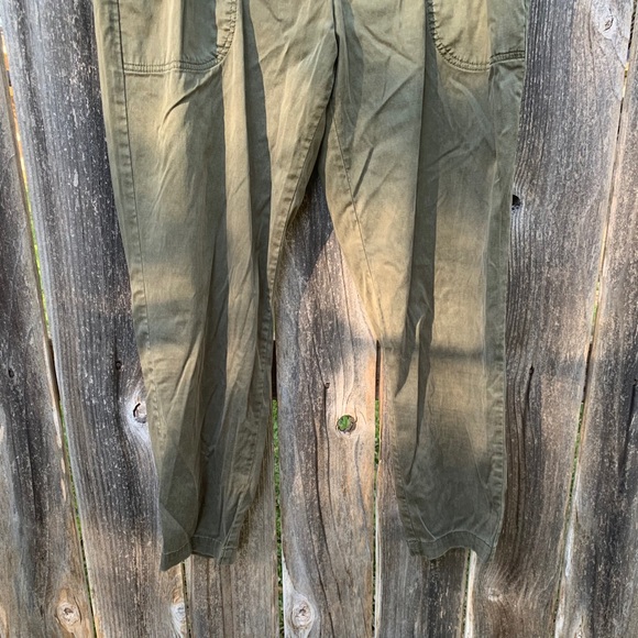 Lou & Grey Cargo Green Capri Joggers - Picture 4 of 7